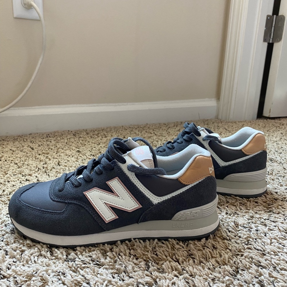 Like NEW New Balance 574